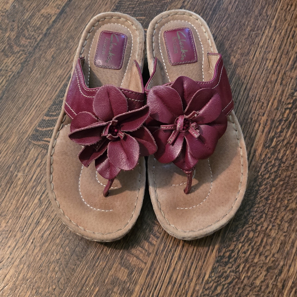 Clarks Artisan Leather Maroon Floral Slip-On Wedge Sandals Size 7